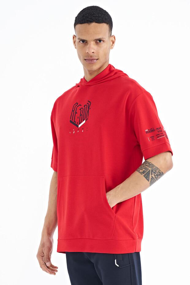 Kırmızı Kol ve Ön Baskılı Kapüşonlu Oversize Erkek T-shirt - 88194