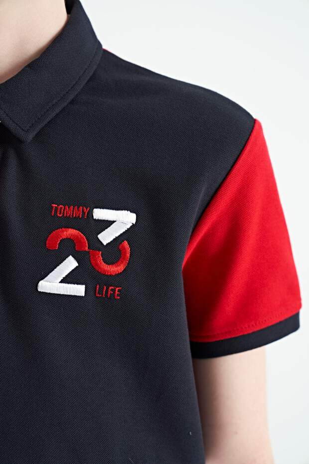 Kırmızı Renk Bloklu Nakış Detaylı Standart Kalıp Polo Yaka Erkek Çocuk T-Shirt - 11108