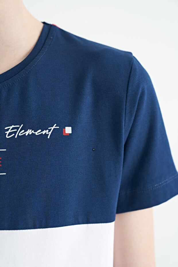 Kırmızı Renk Bloklu O Yaka Baskı Detaylı Standart Kalıp Erkek Çocuk T-Shirt - 11135 - 3