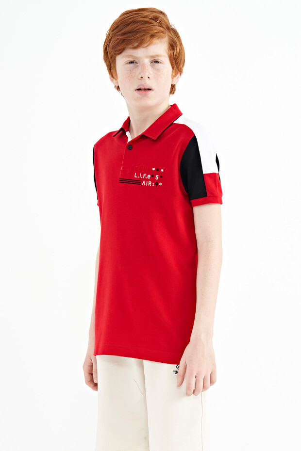 Kırmızı Renk Bloklu Omuz Garni Detaylı Standart Kalıp Erkek Çocuk T-Shirt - 11155