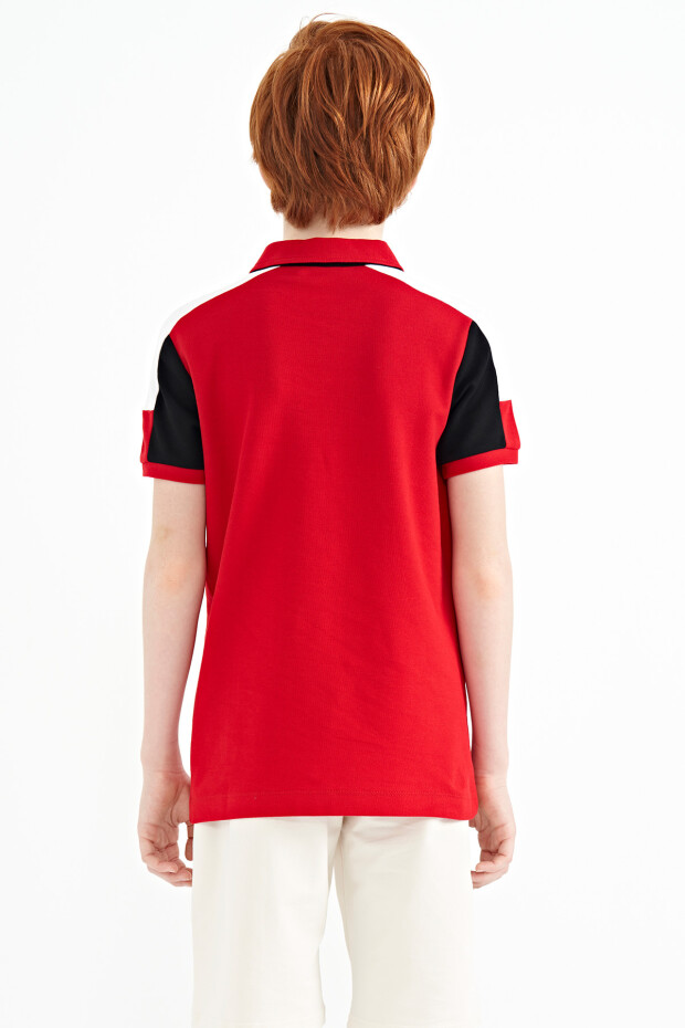 Kırmızı Renk Bloklu Omuz Garni Detaylı Standart Kalıp Erkek Çocuk T-Shirt - 11155