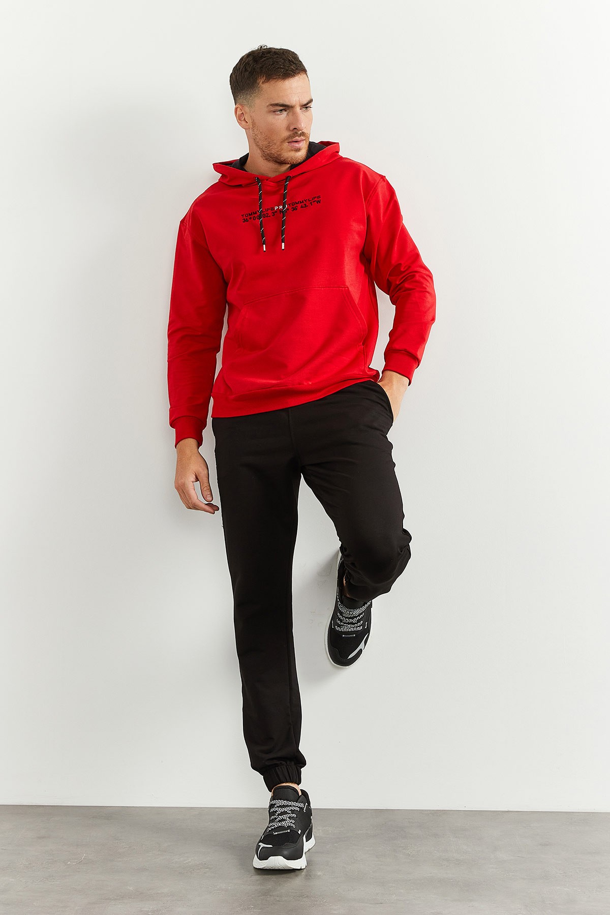 Kırmızı - Siyah Kapüşonlu Kanguru Cep Lastik Paça Erkek Oversize Eşofman Takımı - 85117 - TOMMYLIFE