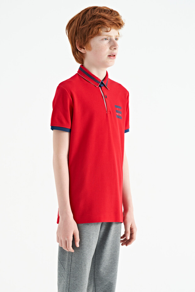 Kırmızı Yakası Renk Bloklu Baskı Detaylı Standart Kalıp Erkek Çocuk T-Shirt - 11111