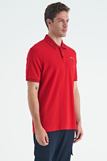 Kırmızı Yazı Nakışlı Baskı Detaylı Standart Kalıp Polo Yaka Erkek T-Shirt - 88239 - TOMMYLIFE (1)