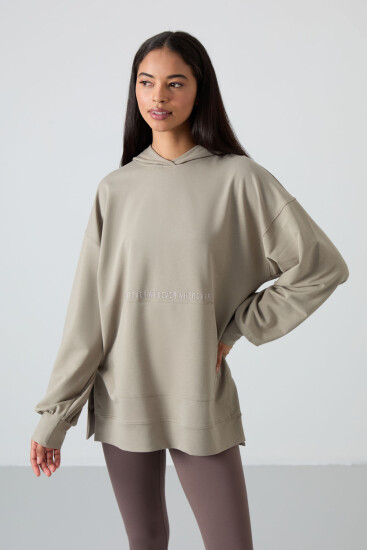 Koyu Bej Balon Kol Yazı Nakışlı Kadın Oversize Tunik Sweatshirt - 97163 - Thumbnail