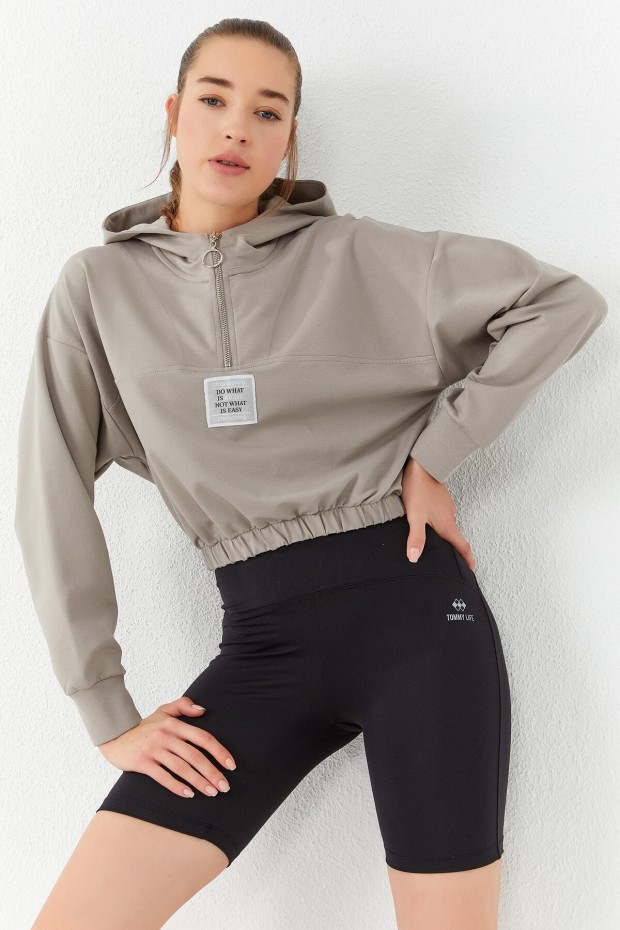 Koyu Bej Beli Büzgülü Kapüşonlu Yarım Fermuarlı Rahat Form Kadın Crop Top Sweatshirt - 97155
