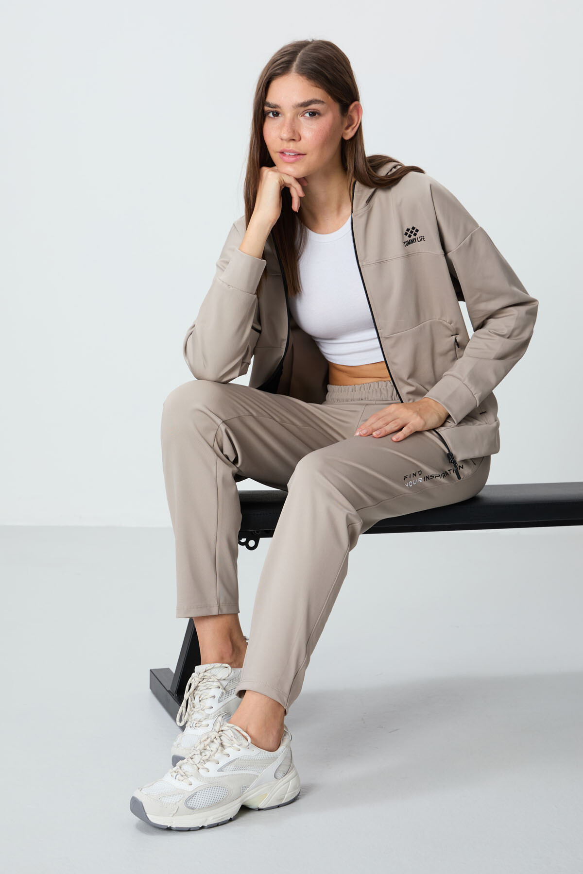 Koyu Bej Kapüşonlu Gizli Cep Detaylı Standart Kalıp Kadın Eşofman Takımı - 95306 - TOMMYLIFE