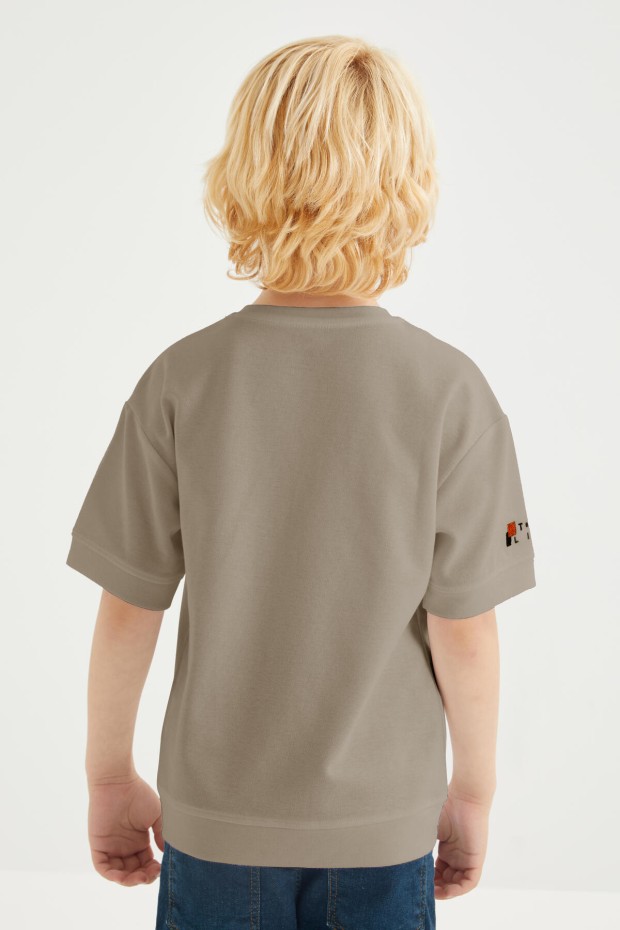 Koyu Bej Oversize Yazı Nakışlı Kısa Kollu O Yaka Erkek Çocuk T-Shirt - 10898 - 4