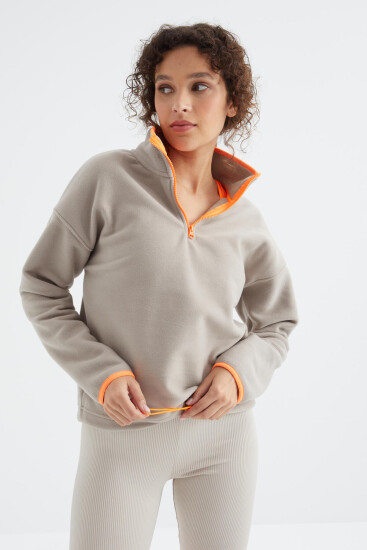 Koyu Bej Yarım Fermuar Etek Ucu Büzgülü Dik Yaka Oversize Kadın Polar Sweatshirt - 97234 - TOMMYLIFE (1)