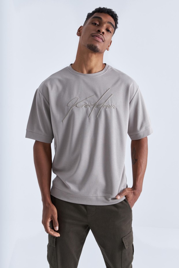 Koyu Bej Yazı Nakışlı O Yaka Erkek Oversize T-Shirt - 88102 - 7