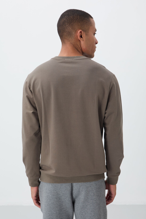 Koyu Bej Yazı Nakışlı O Yaka Rahat Form Erkek Sweatshirt - 88020