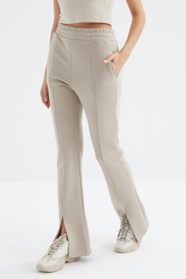 Koyu Bej Yüksek Bel Ön Yırtmaç Detaylı Yan Cepli Rahat Form Kadın Eşofman Alt - 94625 - TOMMYLIFE (1)