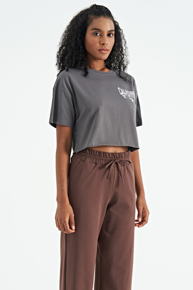 Koyu Gri Baskılı Düşük Kol Detaylı Oversize Kadın Crop T-Shirt - 02179