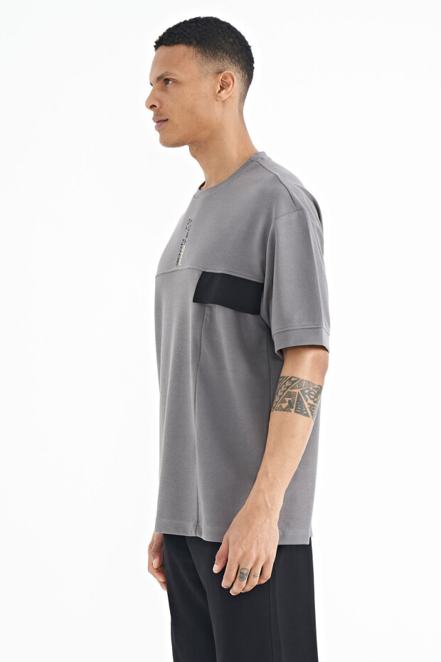 Koyu Gri Gizli Cep Detaylı Baskılı Oversize Erkek T-shirt - 88244