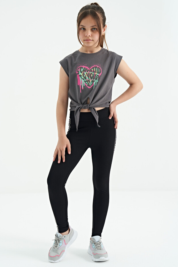 Koyu Gri Kalp Baskılı Ön Düğüm Detaylı Rahat Form Kız Çocuk T-Shirt - 75114