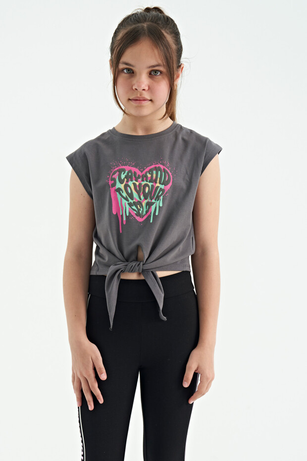 Koyu Gri Kalp Baskılı Ön Düğüm Detaylı Rahat Form Kız Çocuk T-Shirt - 75114