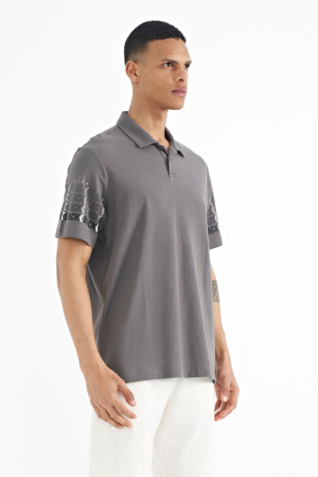 Koyu Gri Kol Baskı Detaylı Polo Yaka Standart Form Erkek T-shirt - 88240 - 4