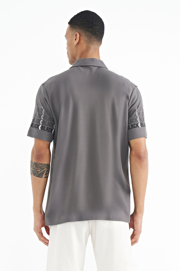 Koyu Gri Kol Baskı Detaylı Polo Yaka Standart Form Erkek T-shirt - 88240 - 6