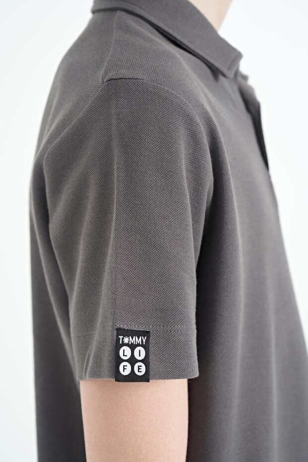 Koyu Gri Minimal Nakış Detaylı Standart Kalıp Polo Yaka Erkek Çocuk T-Shirt - 11084