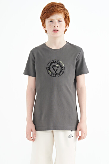 Koyu Gri Nakış İşleme Detaylı O Yaka Standart Kalıp Erkek Çocuk T-Shirt - 11115 