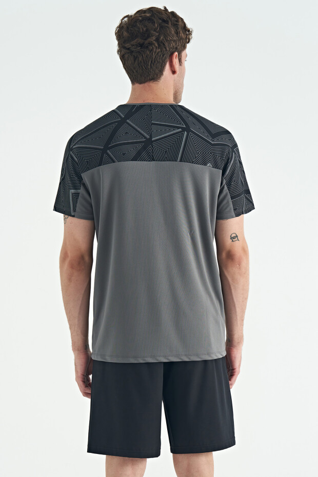 Koyu Gri O Yaka Standart Kalıp Sırt Baskı Detaylı Aktif Spor Erkek T-Shirt - 88256