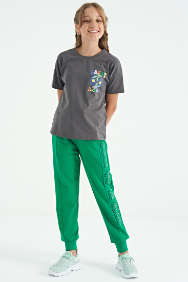 Koyu Gri Ön Arka Çok Renkli Baskılı Oversize Kısa Kollu Kız Çocuk T-Shirt - 75117 - Thumbnail