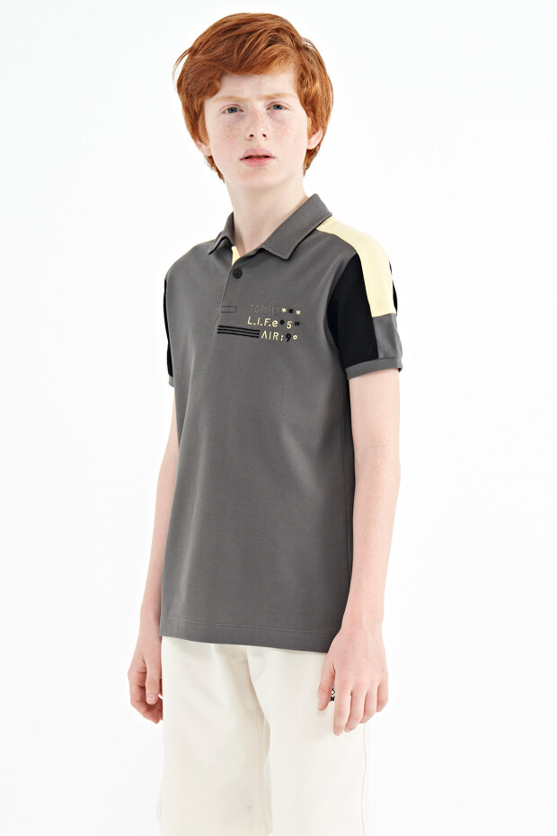 Koyu Gri Renk Bloklu Omuz Garni Detaylı Standart Kalıp Erkek Çocuk T-Shirt - 11155