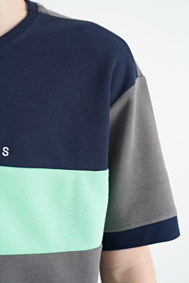 Koyu Gri Renk Geçişli Nakışlı Oversize Erkek Çocuk T-Shirt - 11159 - 3