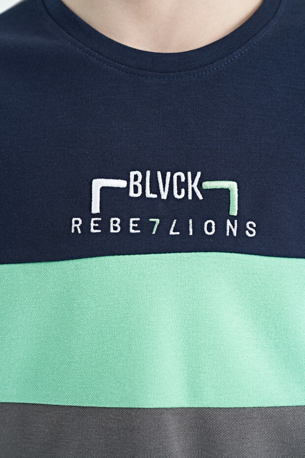 Koyu Gri Renk Geçişli Nakışlı Oversize Erkek Çocuk T-Shirt - 11159 - 4