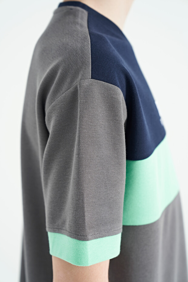 Koyu Gri Renk Geçişli Nakışlı Oversize Erkek Çocuk T-Shirt - 11159 - 6