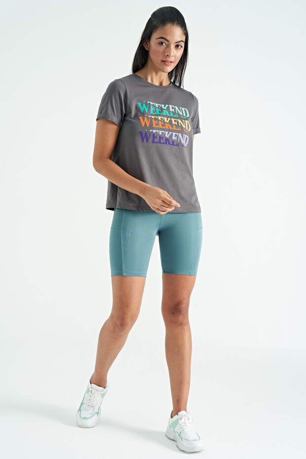 Koyu Gri Renkli Yazı Baskılı Rahat Form Kadın Basic T-Shirt - 02241
