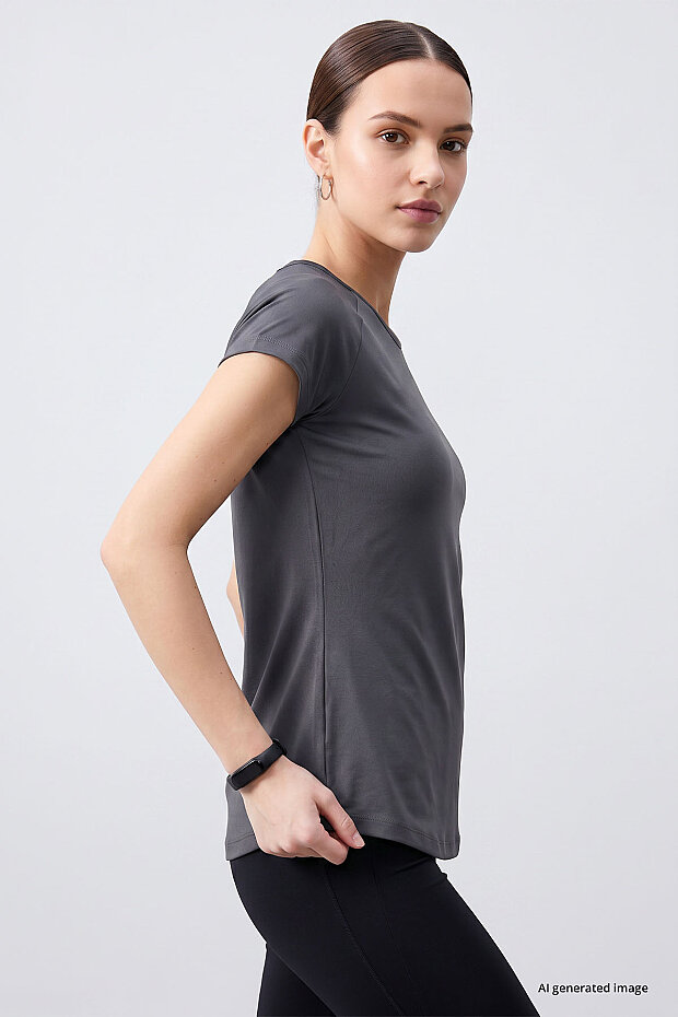 Koyu Gri Sırt Pencereli Kısa Kol Standart Kalıp O Yaka Kadın T-Shirt - 97101 - 4