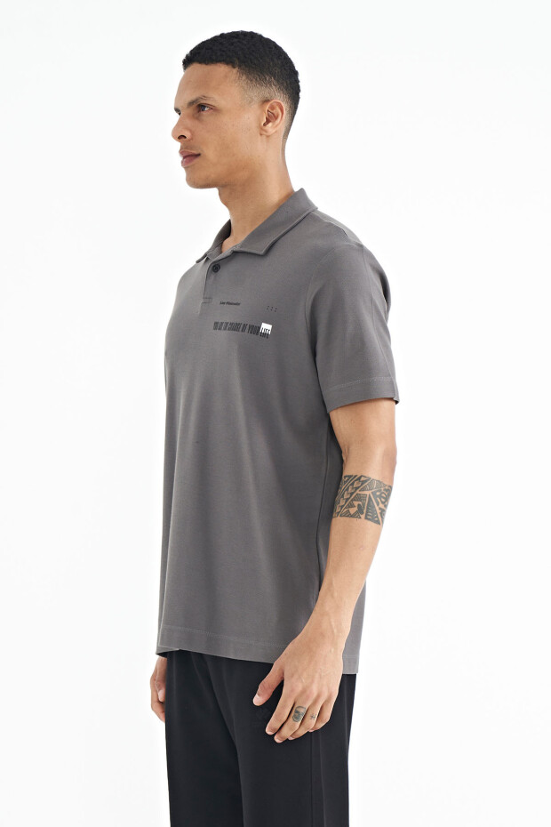 Koyu Gri Yazı Baskılı Standart Form Polo Yaka Erkek T-shirt - 88236