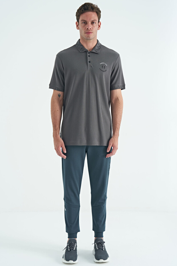 Koyu Gri Yazı Nakışlı Baskı Detaylı Standart Kalıp Polo Yaka Erkek T-Shirt - 88239 - 2