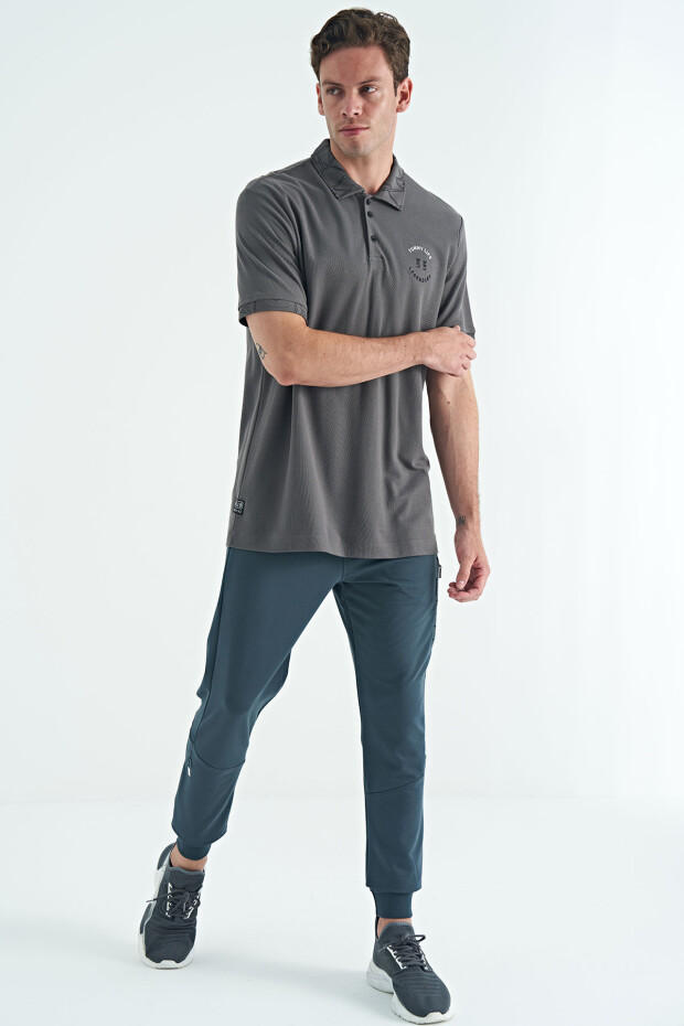 Koyu Gri Yazı Nakışlı Baskı Detaylı Standart Kalıp Polo Yaka Erkek T-Shirt - 88239 - 5