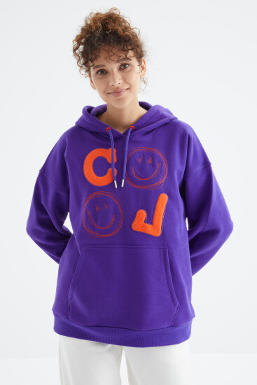 Koyu Mor Kapüşonlu Kanguru Cepli Nakışlı Oversize Kadın Sweatshirt - 97250 