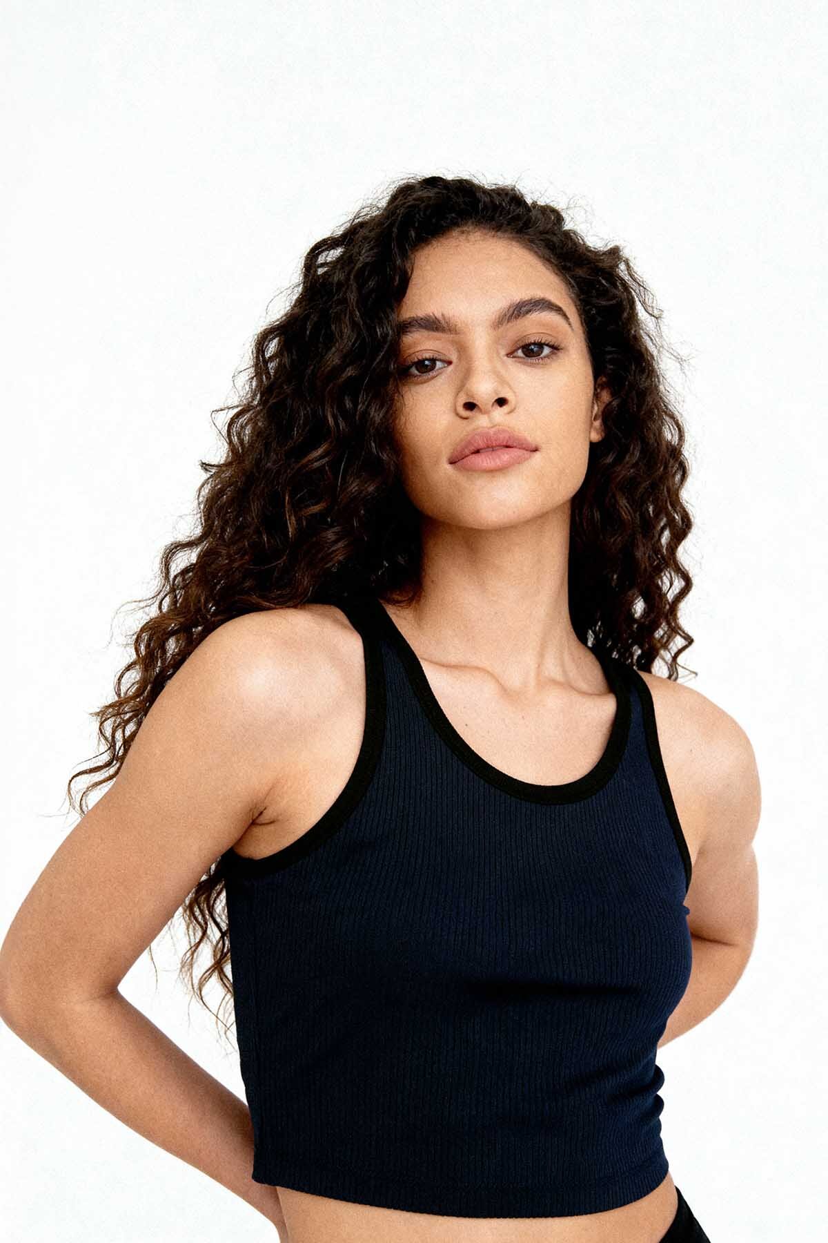 Lacivert Basic Sıfır Kol Dar Kalıp U Yaka Kadın Crop Top Atlet - 97160 - TOMMYLIFE