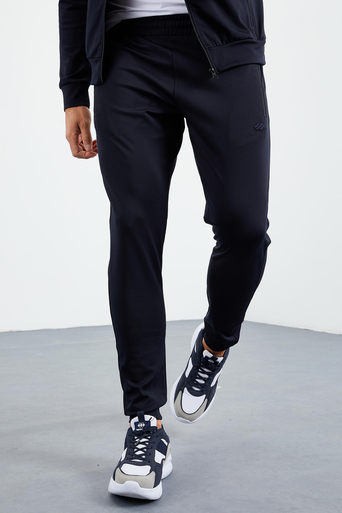 Lacivert Dik Yaka Fermuarlı Standart Kalıp Manşetli Erkek Eşofman Takım - 85160 - TOMMYLIFE (1)