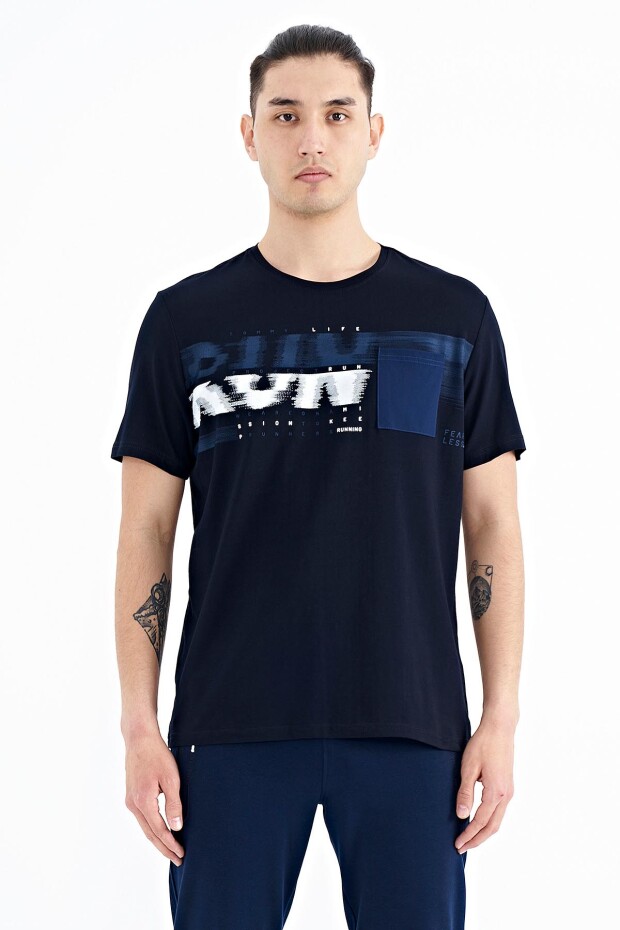 Lacivert Ön Cep Detaylı Baskılı Standart Kalıp Erkek T-shirt - 88200