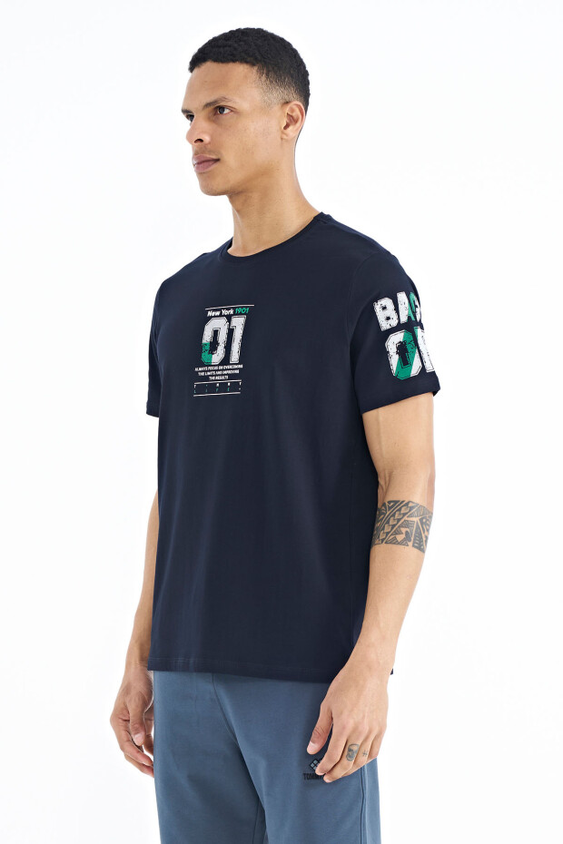 Lacivert Ön ve Tek Kol Baskı Detaylı O Yaka Erkek T-shirt - 88176