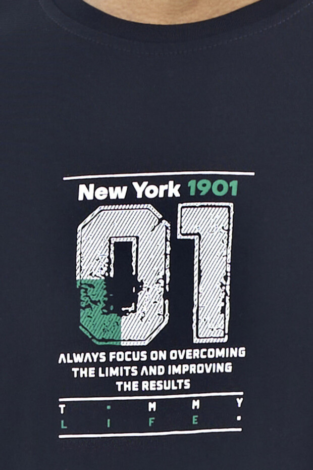 Lacivert Ön ve Tek Kol Baskı Detaylı O Yaka Erkek T-shirt - 88176