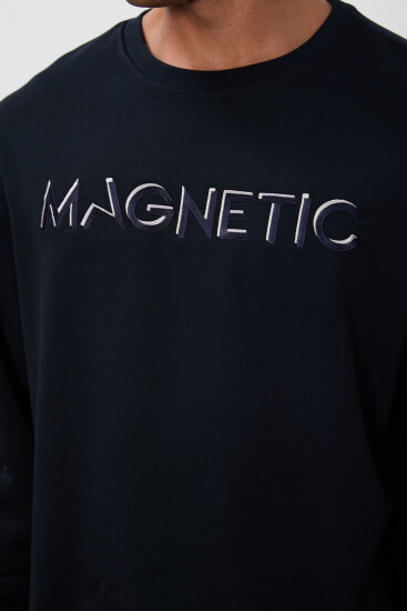 Lacivert Yazı Nakışlı O Yaka Rahat Form İçi Polarlı Erkek Sweatshirt - 88020 - TOMMYLIFE (1)