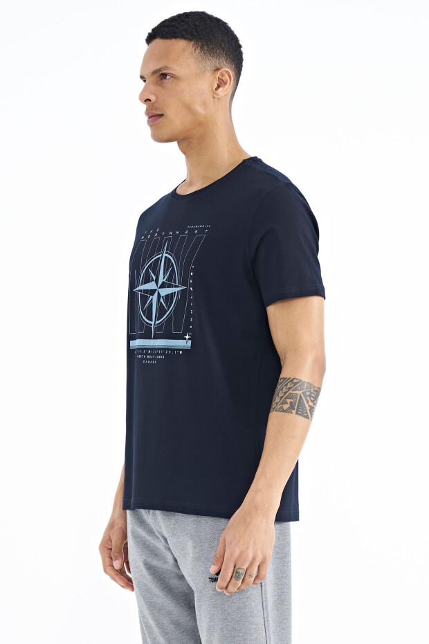 Lacivert Yazı ve Pusula Baskılı Standart Kalıp O Yaka Erkek T-Shirt - 88173