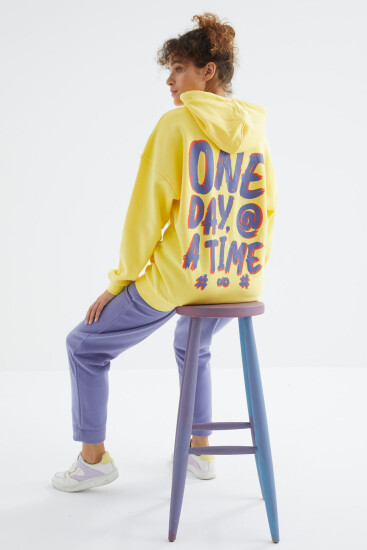 Limon Kapüşonlu Sırt Baskı Detaylı Oversize Kadın Sweatshirt - 97249 