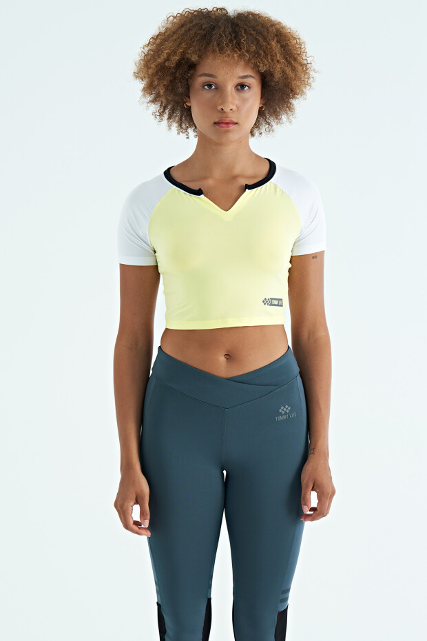 Limon Renk Bloklu Logo Baskılı O Yaka Dar Kalıp Kadın Crop T-Shirt - 97270