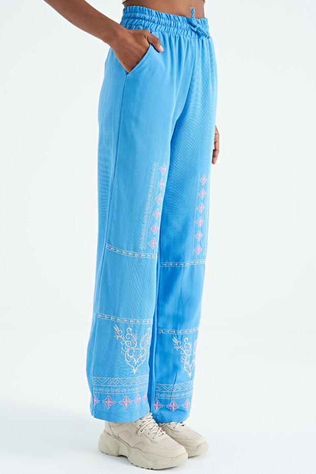 Mavi Nakış İşlemeli Rahat Kalıp Bol Paça Kadın Pantolon - 02288