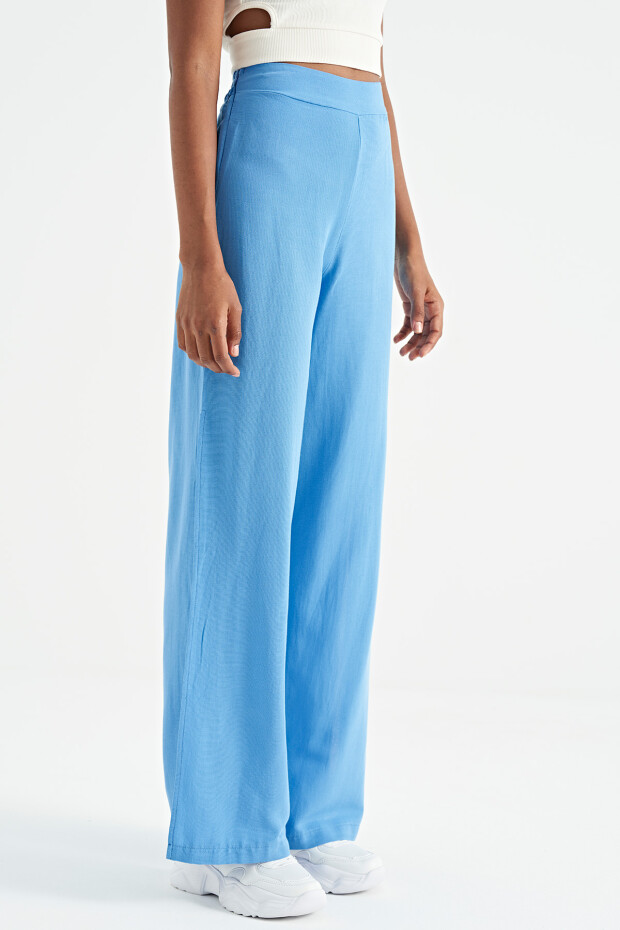 Mavi Sağ Paça Yırtmaç Detaylı Bol Paça Kadın Pantolon - 02192