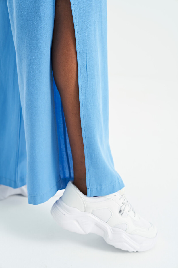 Mavi Sağ Paça Yırtmaç Detaylı Bol Paça Kadın Pantolon - 02192