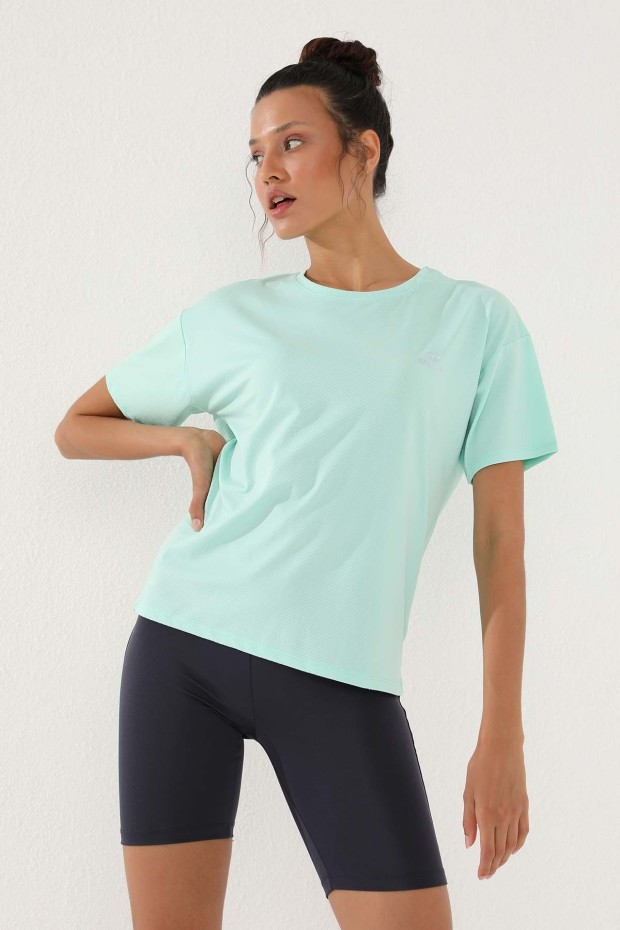 Mint Yeşili Arkası Uzun Kısa Kol Standart Kalıp O Yaka Kadın T-Shirt - 97152