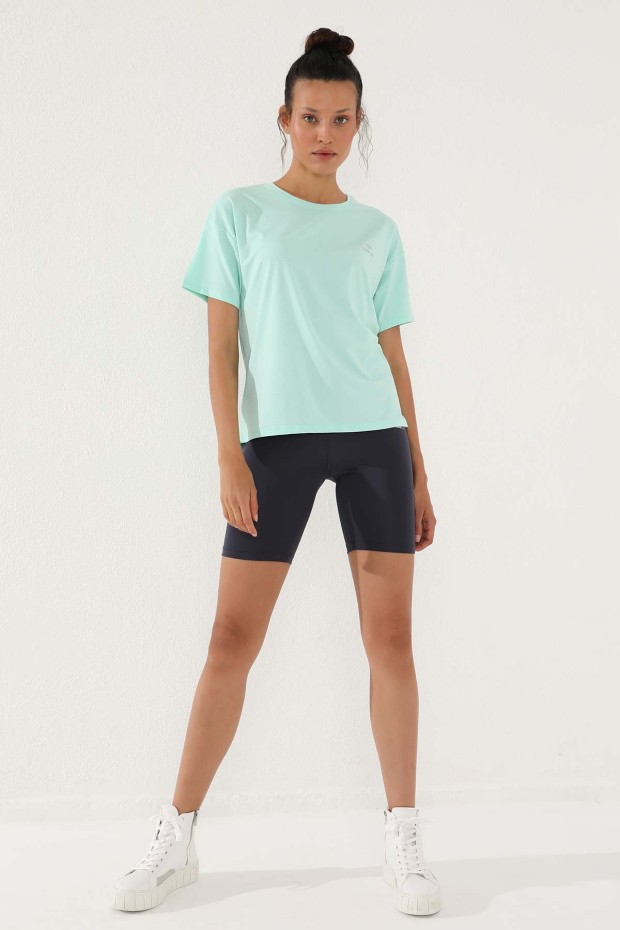 Mint Yeşili Arkası Uzun Kısa Kol Standart Kalıp O Yaka Kadın T-Shirt - 97152